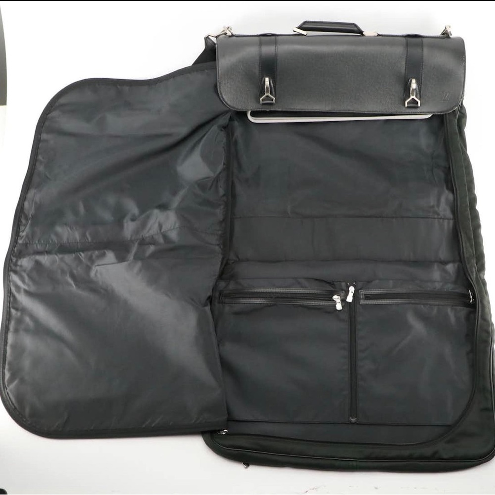Louis Vuitton Taiga Gibeciere Garment Bag 💼 - Picture 8 of 12
